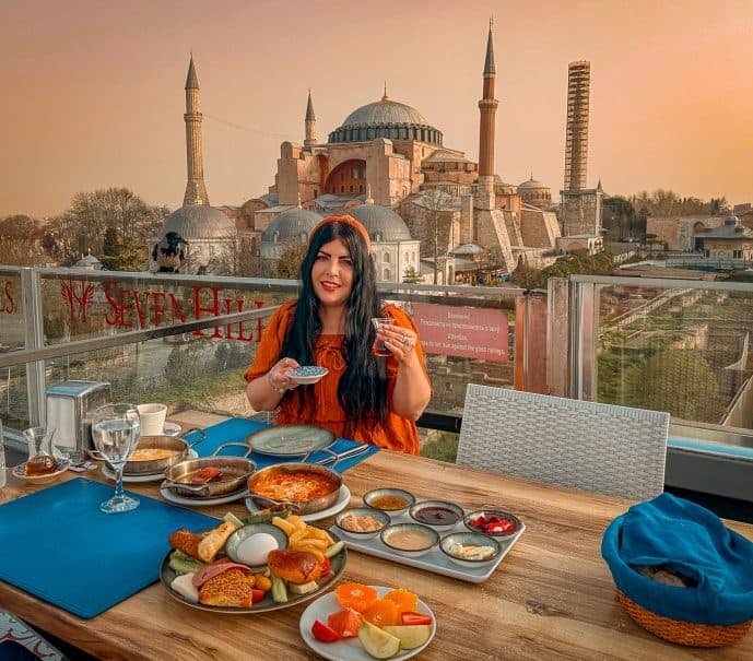 پشت‌بام رستوران هفت تپه استانبول
