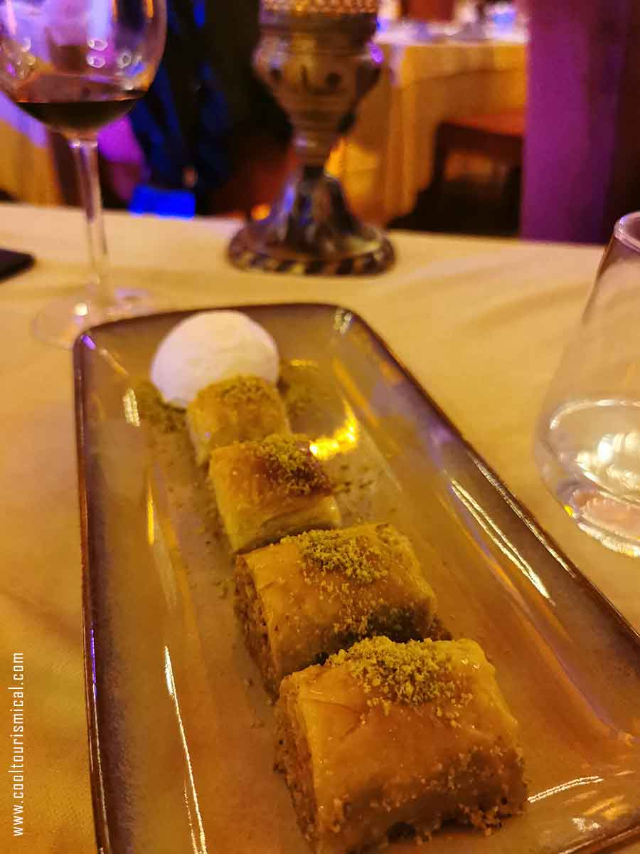 کارهای برای انجام در استانبول - خوردن باقلوا در سارنیک